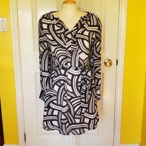 Banana republic tunic shirt, size 6, navy blue and white